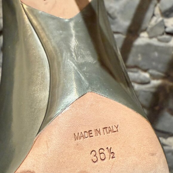 Christian Dior Metallic Gold Patent Songe Pointy Pumps - Picture 11 of 13